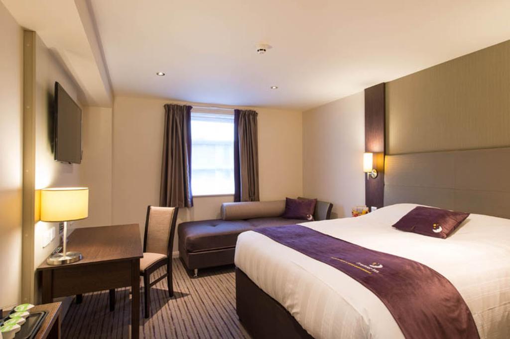 Premier Inn London Elstree / Borehamwood Exterior foto